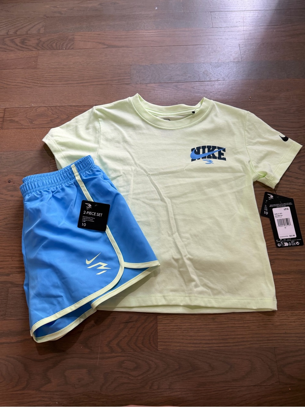 NWT Nike Girls Set size 10